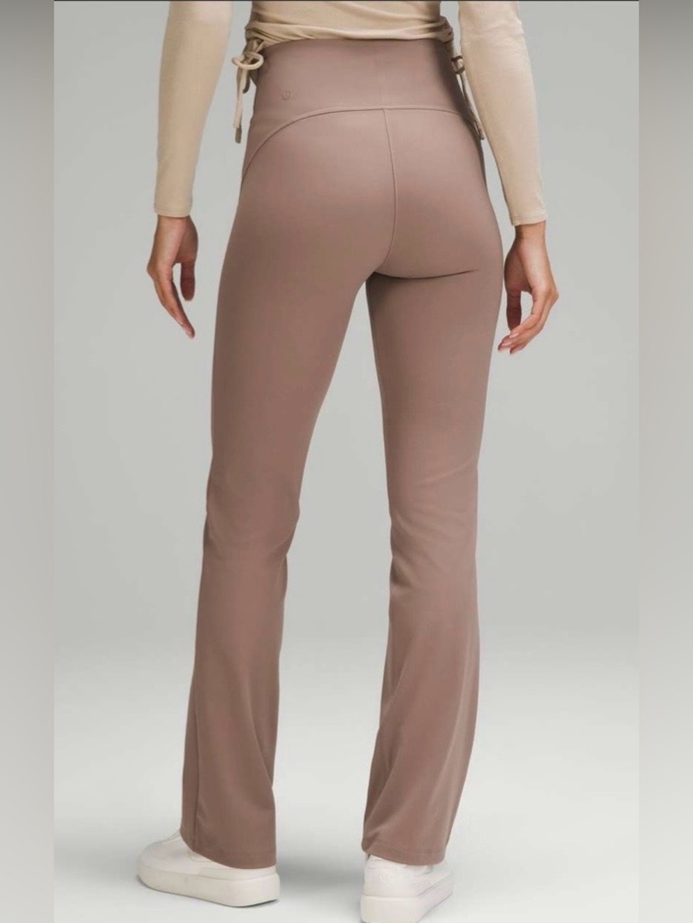 Lululemon Smooth Fit Pull-On High-
Rise Pant *Regular, size 8, tauptastic colour - Picture 2 of 13